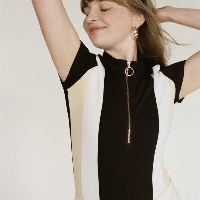 DC_8a_01_Black_bodysuit_n.jpg