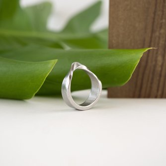 Amos Ring