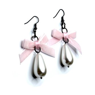Marie Antoinette Eartyes