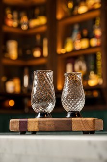 Neat Pour Glasses Set
