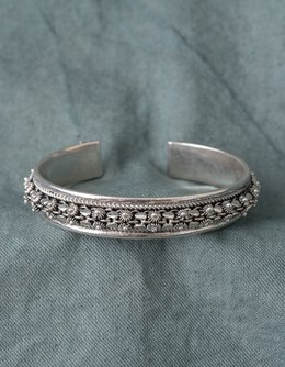 Noir Phikoun Two Row Cuff