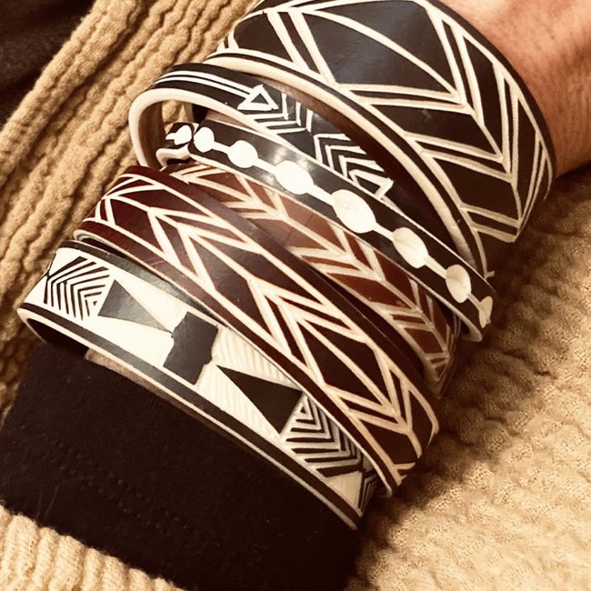 omba-himba-geometric-bracelet-black-025_74ea1015-b000-4ae9-b0b3-6477d3f76635_1800x1800.jpeg